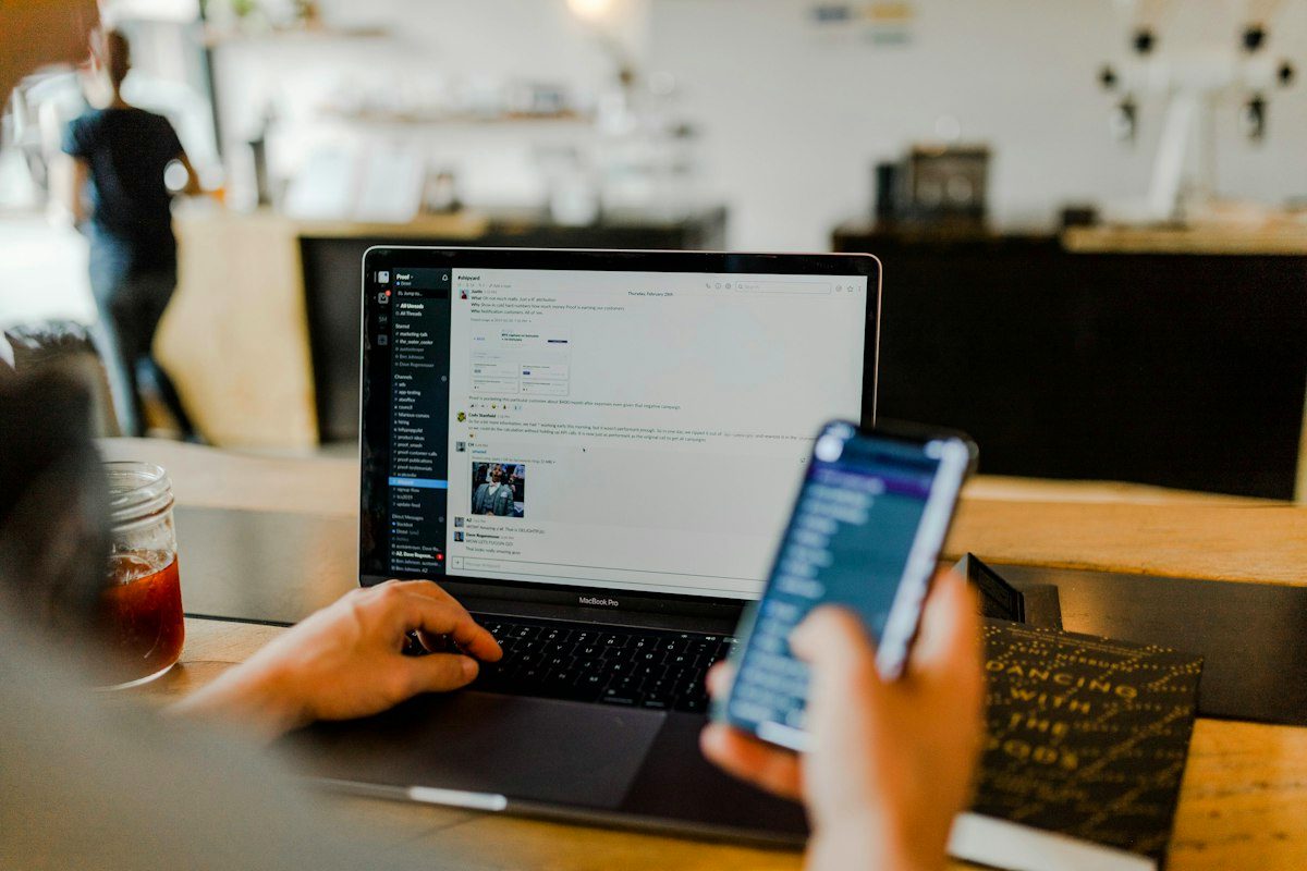 Ricarica telefonica effettuata da smartphone e computer