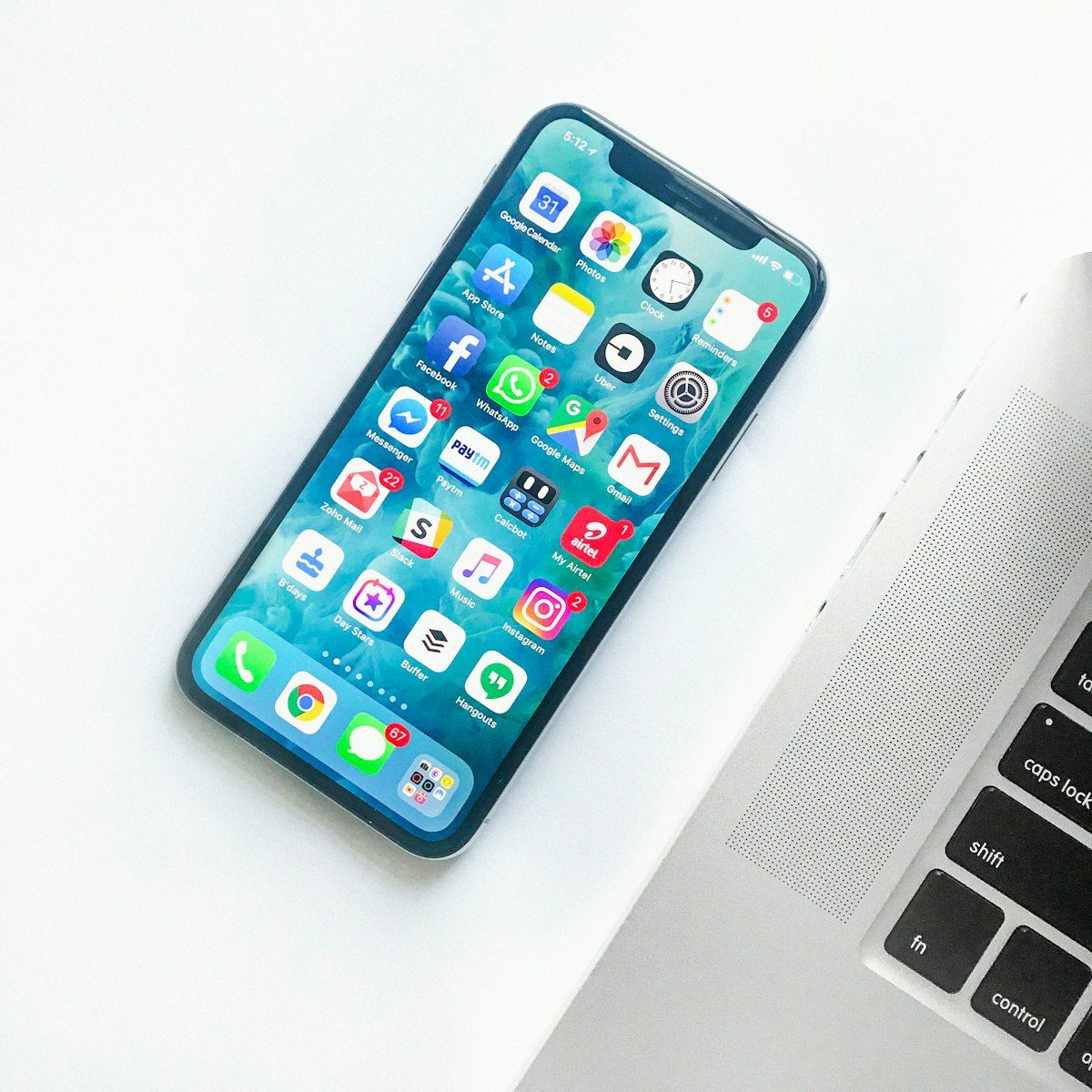 Smartphone 5G pronto per la ricarica